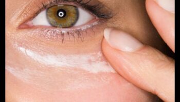 أدوات المكياج للبشرة الجافة: أدوات ترطب البشرة وتعزز مظهرها الندي