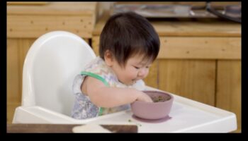 متعة الترفرف: دمج اللحظات المرحة في نمو الطفل