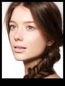 أنيقة ذات وجه جديد: التنقل في عالم مظاهر المكياج بدون مكياج