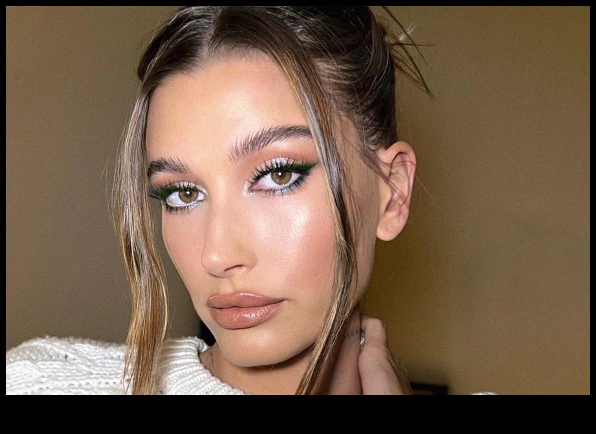 من الخفيف إلى المذهل: استكشاف القوام في أنماط مكياج المساء