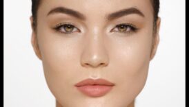 هل الأقل أكثر؟ البساطة في مكياجك اليومي