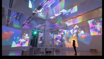 الأبعاد الرقمية: الغوص العميق في الفن الافتراضي