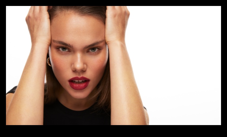 ملامح ملونة: تجربة الألوان الفريدة لمحدد الشفاه