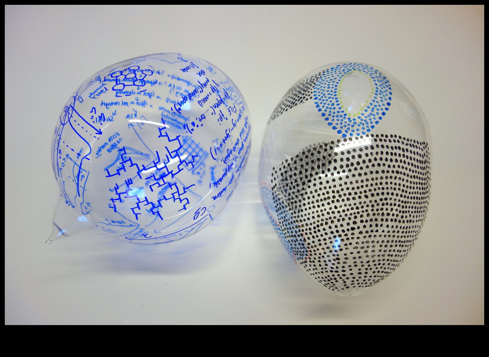 الشرارات الإبداعية: إشعال الابتكار في تصميم الاتجاهات