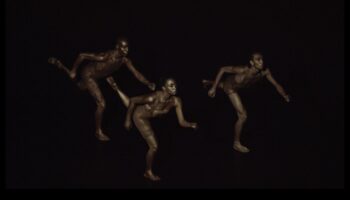 باليه الثقب الأسود: حركات رشيقة في الرقص الفيزيائي الفلكي