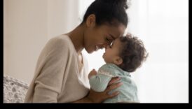 انتصارات صغيرة: الاحتفال بمعالم الطفل اليومية